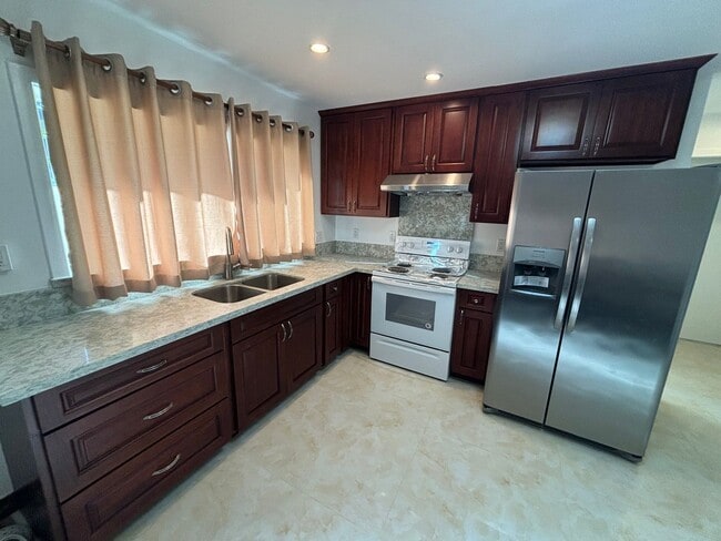 3270 Olu St in Honolulu, HI - Building Photo - Building Photo