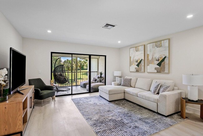 property at 52 Stratford Ln W
