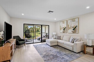 7 Stratford Dr E in Boynton Beach, FL - Building Photo - Building Photo