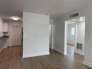 110 NE 19th Ave in Deerfield Beach, FL - Building Photo - Building Photo
