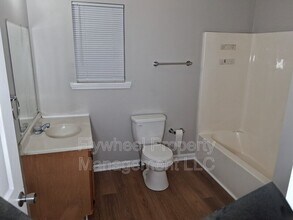 138 N Poole St in Ashland City, TN - Building Photo - Building Photo