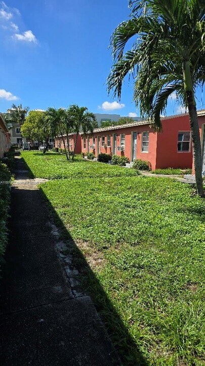 2316 Madison St in Hollywood, FL - Building Photo