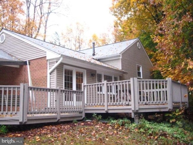 12003 Skipjack Ct in Woodbridge, VA - Foto de edificio - Building Photo