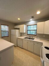 6041 Cougar Ln in Charlotte, NC - Building Photo - Building Photo