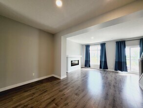 1010 Rabbit Hill Rd SW in Edmonton, AB - Building Photo - Building Photo