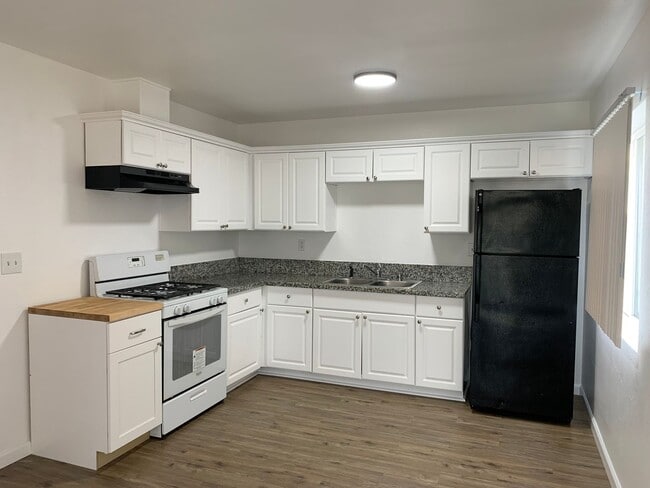 4077 Oakcrest Dr in San Diego, CA - Foto de edificio - Building Photo