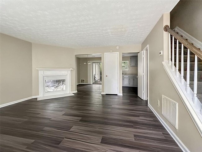 1468 Kilmuir Way in Stone Mountain, GA - Foto de edificio - Building Photo