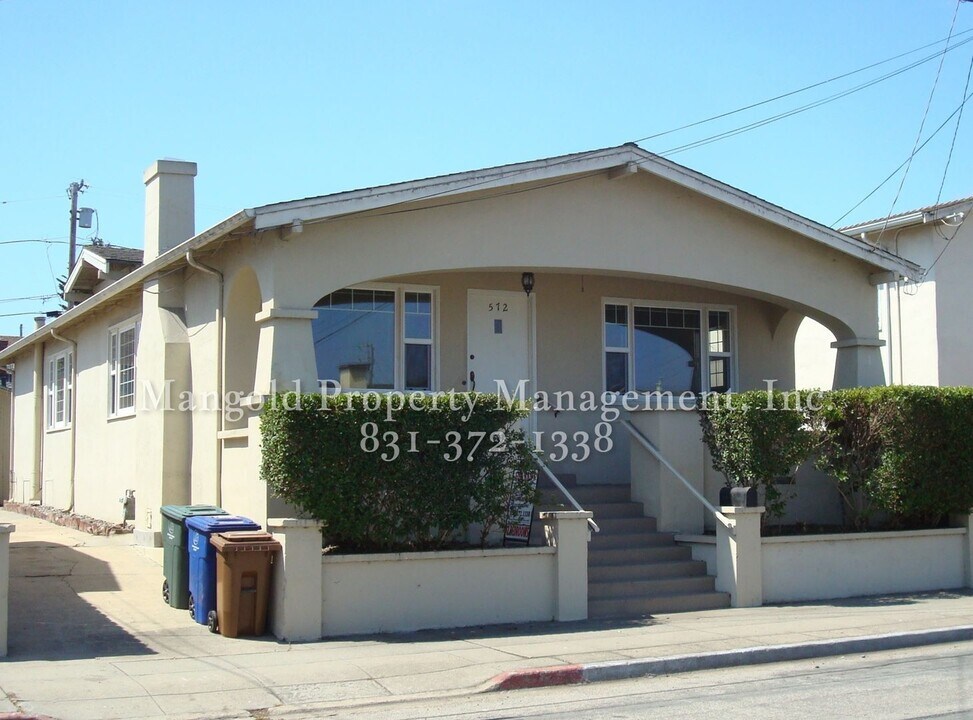572 Pearl St in Monterey, CA - Building Photo