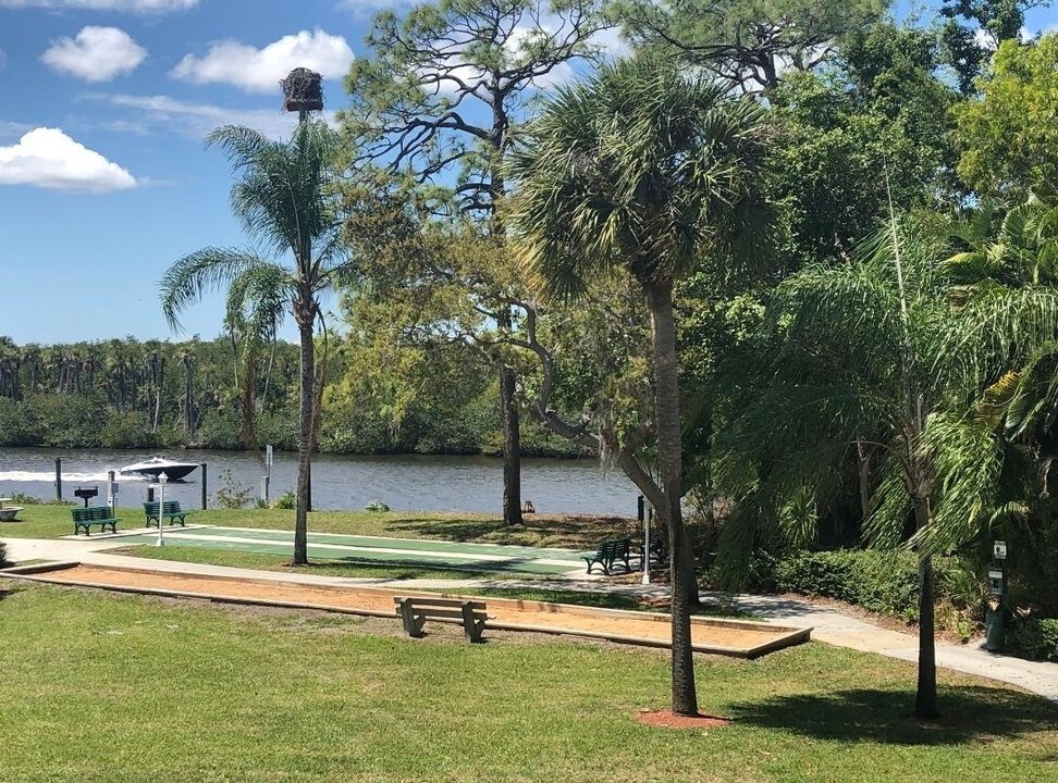 2518 SE Anchorage Cove-Unit -H2 in Port St. Lucie, FL - Foto de edificio