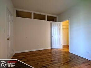 912 W Dakin St, Unit 306 in Chicago, IL - Building Photo - Building Photo