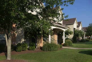 MAGNOLIAS AT HERNANDO in Hernando, MS - Foto de edificio - Building Photo