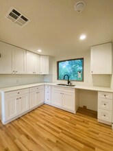 201 Harmons Way in San Marcos, TX - Foto de edificio - Building Photo