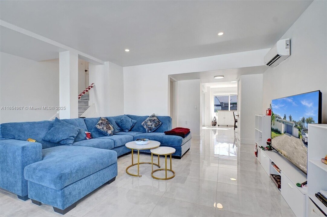 1904 SW 28th St in Fort Lauderdale, FL - Building Photo