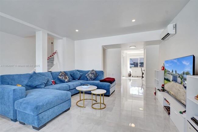 property at 1904 SW 28th St