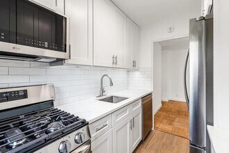 33-34 Crescent St in Queens, NY - Foto de edificio - Building Photo