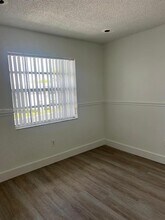 438 NE 210th Cir Terrace in Miami, FL - Building Photo - Building Photo