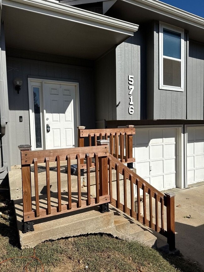 property at 5716 N London Ave