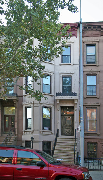 196 Macdonough St in Brooklyn, NY - Building Photo