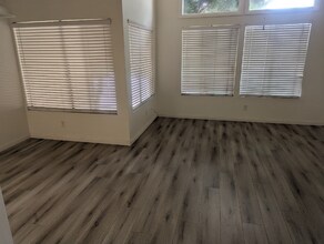 1046 Canal St in Oxnard, CA - Foto de edificio - Building Photo