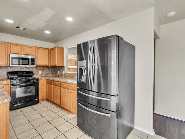 property at 10914 View Pointe Ln