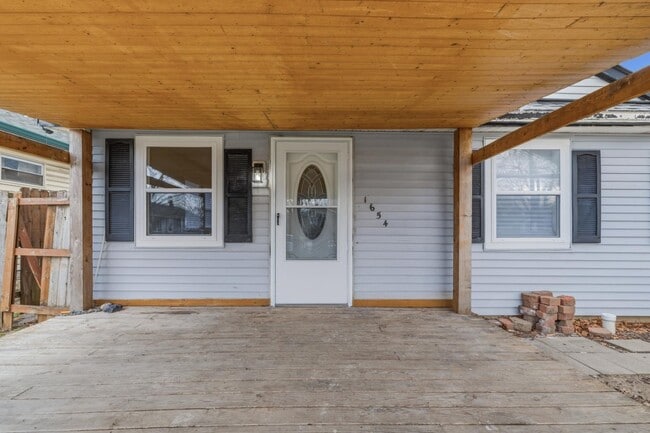 property at 1654 E Bradbury Ave