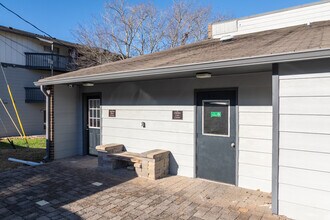 Arbors at Signal Mountain in Chattanooga, TN - Building Photo - Building Photo