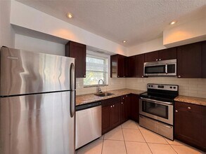 408 NE 7th Ave, Unit 12 in Fort Lauderdale, FL - Building Photo - Building Photo