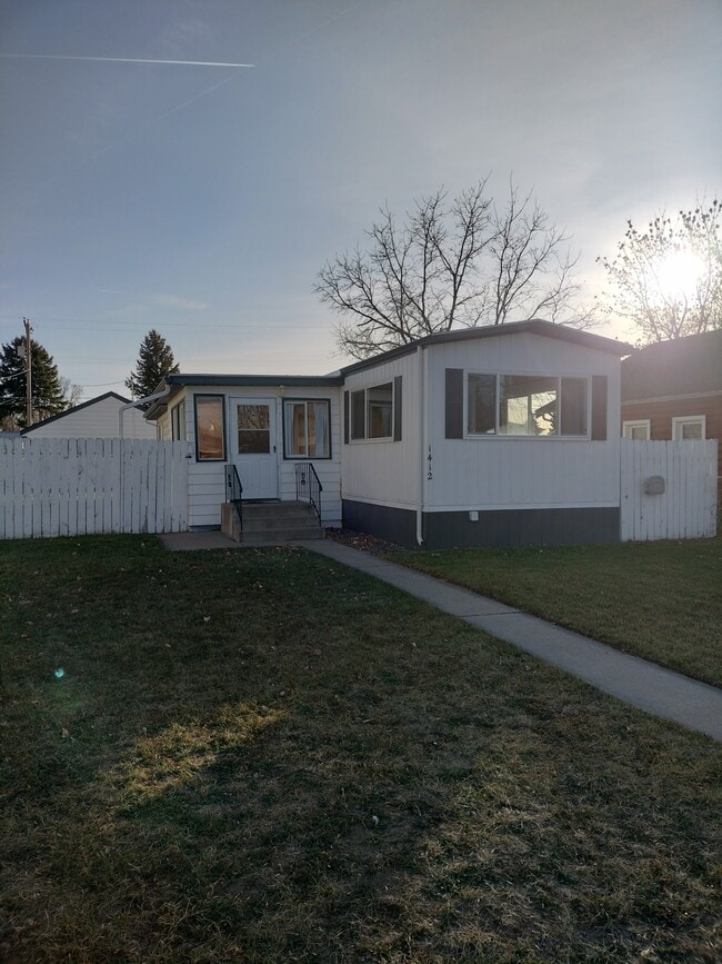 1412-1411 11th Ave S