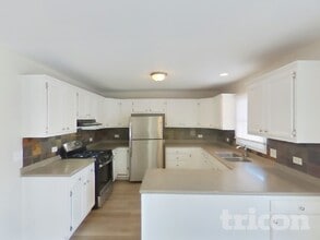 24882 W Forest Dr in Lake Villa, IL - Foto de edificio - Building Photo