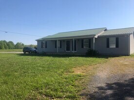 1750 Quinland Lake Rd, Unit A in Cookeville, TN - Building Photo