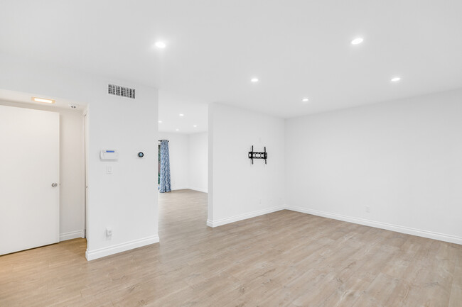 1278 Stonewood Ct in Los Angeles, CA - Building Photo - Building Photo