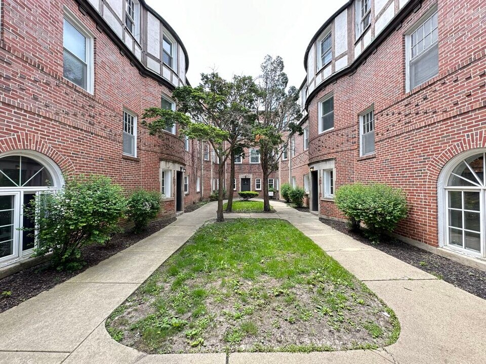 918 Green Bay in Northfield, IL - Building Photo