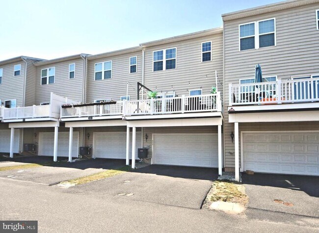 353 E Hancock St in Lansdale, PA - Building Photo - Building Photo