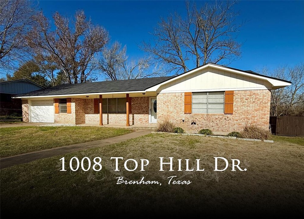 1008 Top Hill Dr in Brenham, TX - Building Photo