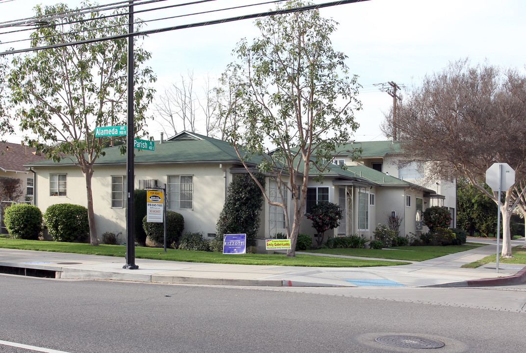 441 S Parish Place in Burbank, CA - Building Photo