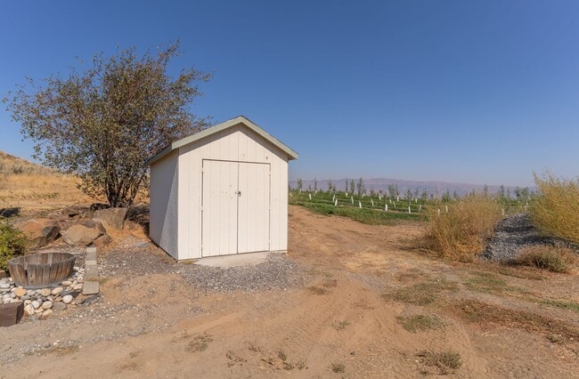 4140 Luebber Ln in Malaga, WA - Building Photo - Building Photo
