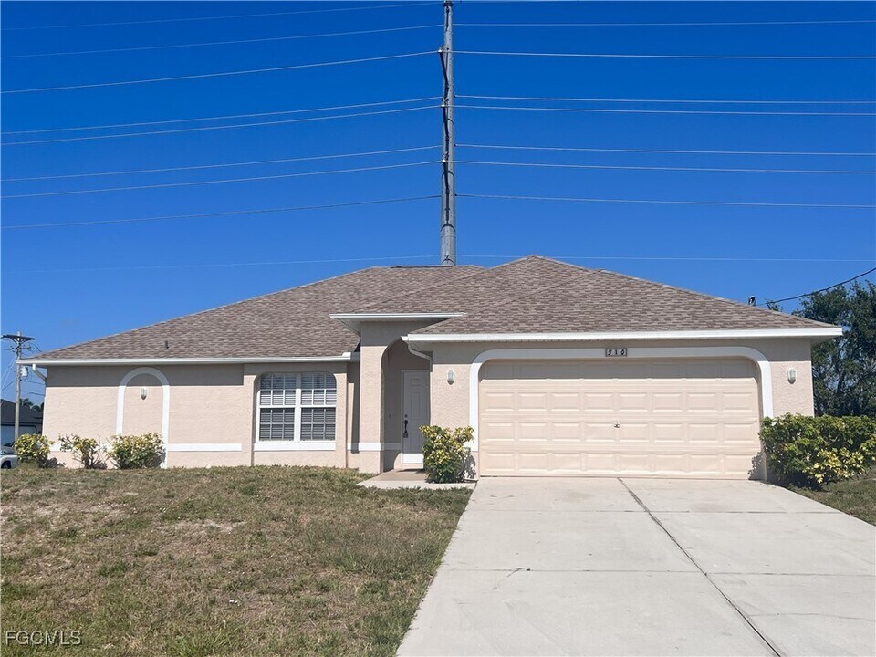 310 SW 24th Ave in Cape Coral, FL - Building Photo
