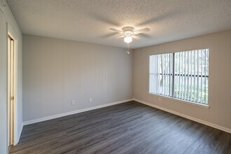 Oasis Naples Apartments in Naples, FL - Building Photo - Interior Photo