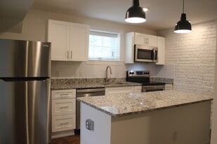 403 W Court St in Woodstock, VA - Building Photo