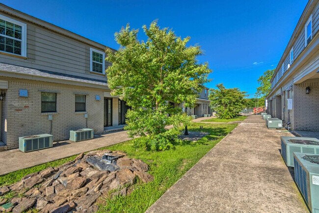 650 Jack Stephens Dr, Unit SI ID1296518P in Little Rock, AR - Building Photo - Building Photo