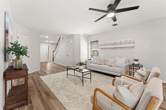 1401 Wheatfall Ln in Austin, TX - Foto de edificio - Building Photo