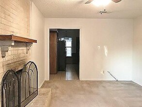 2213 Vanderbilt Ct in Denton, TX - Building Photo - Building Photo