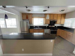 5816 Norwich Ave in Los Angeles, CA - Building Photo - Building Photo