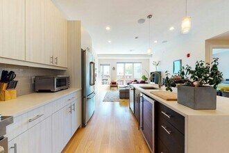 488 Dorchester Ave, Unit 4H in Boston, MA - Building Photo - Building Photo