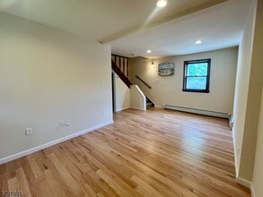 72 Woodside Ave in Newton, NJ - Building Photo - Building Photo