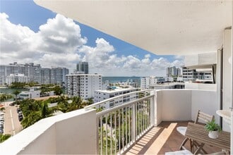 1621 Bay Rd in Miami Beach, FL - Building Photo - Building Photo