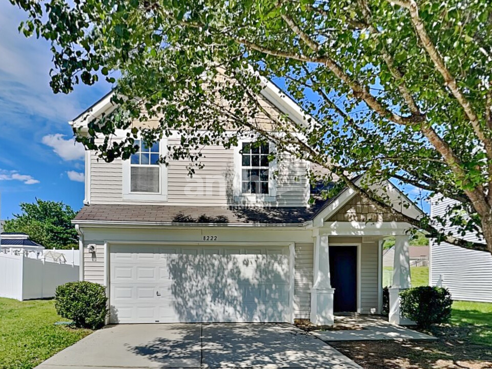 8222 Holly Tree Ln in Charlotte, NC - Building Photo