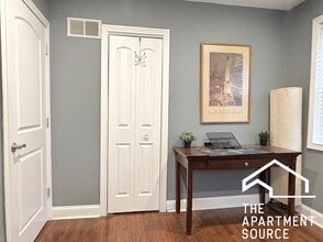 8108 S 85th Ave in Justice, IL - Foto de edificio - Building Photo