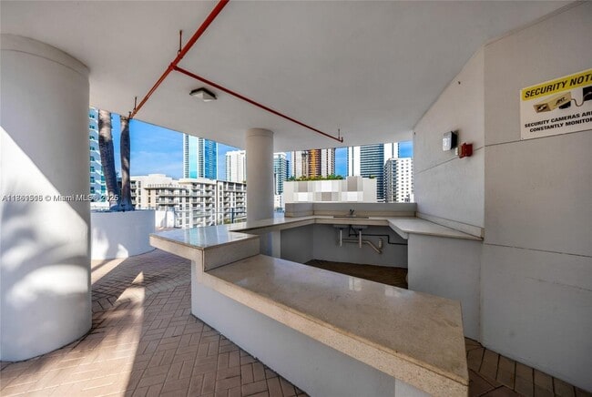 350 NE 24th St, Unit 514 in Miami, FL - Foto de edificio - Building Photo