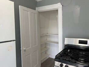 22 Hawthorne St in Norwich, CT - Building Photo - Building Photo